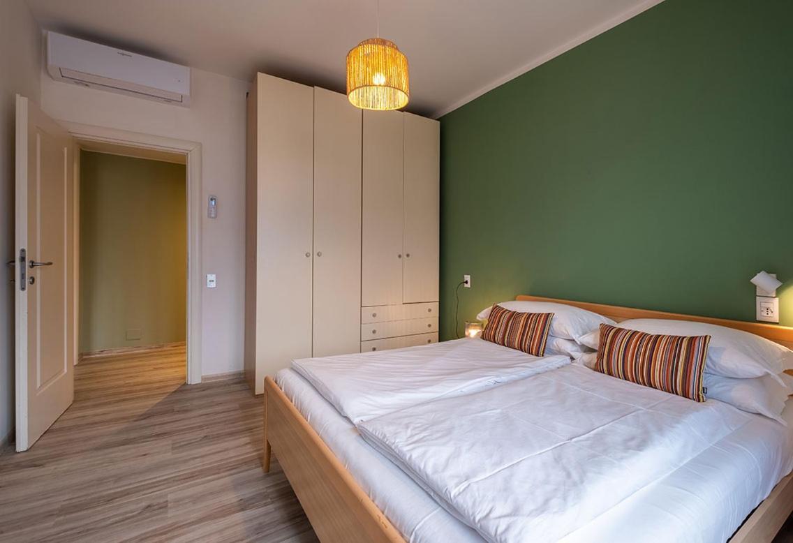 Lake View With Aircon - 5 Minutes From The Beach! Бренцоне сул Гарда Екстериор снимка